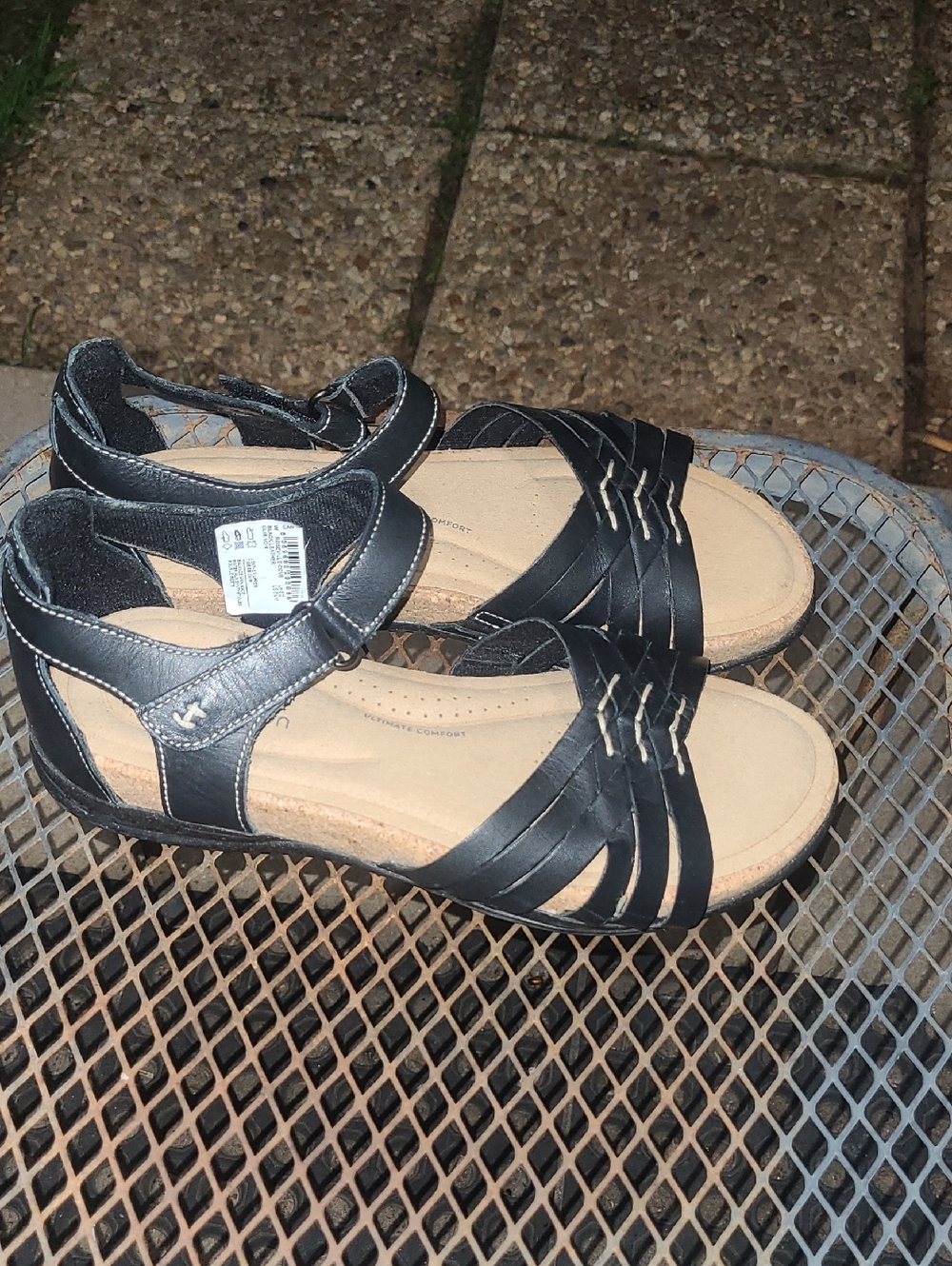Clarks Black Velcro Strappy Leather Comfort Sandals Size 8.5